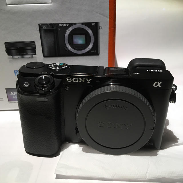 SONY(ソニー)の良品！SONY α6000ボディと付属品（オマケ付き） スマホ/家電/カメラのカメラ(ミラーレス一眼)の商品写真