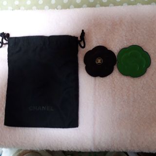 シャネル(CHANEL)のCHANEL小巾着袋&カメリア型ステッカー(ノベルティグッズ)