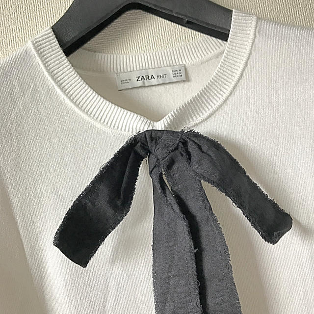 ZARA(ザラ)のザラ リボン カットソー 白 レディースのトップス(カットソー(半袖/袖なし))の商品写真