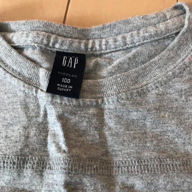 GAP(ギャップ)のGAPタンクトップ  100 キッズ/ベビー/マタニティのキッズ服女の子用(90cm~)(Tシャツ/カットソー)の商品写真