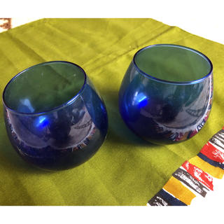 フェリシモ(FELISSIMO)のブルーが鮮やかなグラス 【断捨離価格】(グラス/カップ)