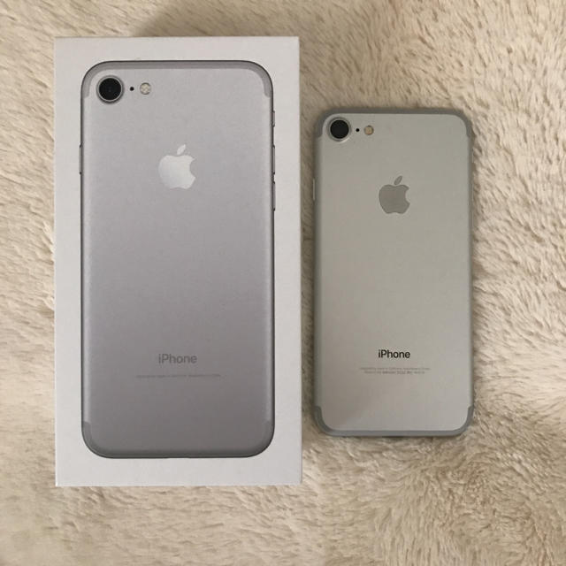 iPhone7  128GB Silver au SIMフリー