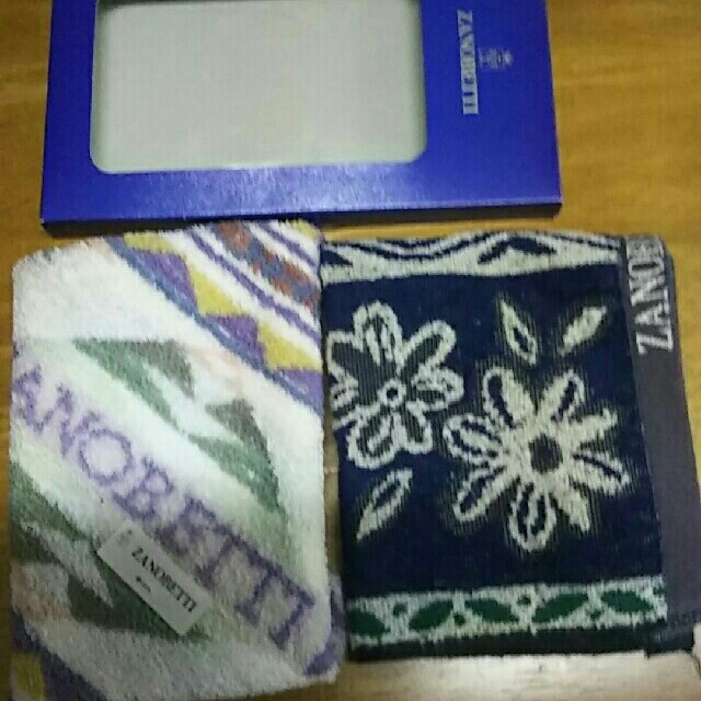 ZANOBETTI(ザノベッティー)の ZANOBETTIハンドタオル  未使用２枚 レディースのファッション小物(ハンカチ)の商品写真