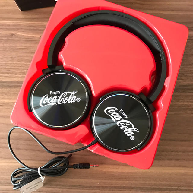 コカ・コーラ(コカコーラ)のコカ・コーラ ヘッドフォン ver.9 スマホ/家電/カメラのオーディオ機器(ヘッドフォン/イヤフォン)の商品写真