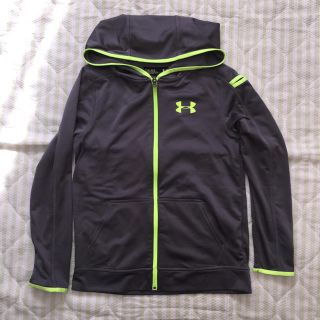 アンダーアーマー(UNDER ARMOUR)の美品💕アンダーアーマー パーカー グレー 150(ジャケット/上着)