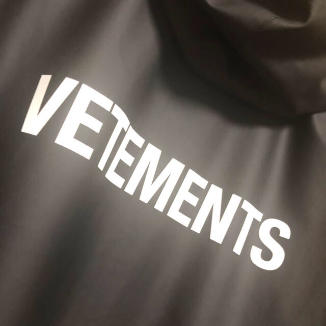 【値下げ】VETEMENTS レインコート 17aw