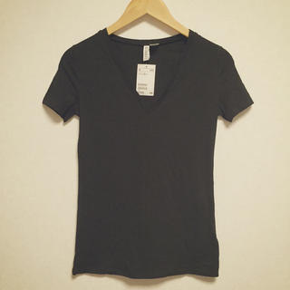 エイチアンドエム(H&M)のVネック黒Tシャツ(Tシャツ(半袖/袖なし))