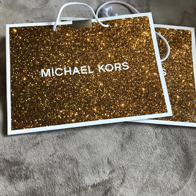 Michael Kors(マイケルコース)のマイケルコース クリスマスショッパーMサイズ2枚有 レディースのバッグ(ショップ袋)の商品写真