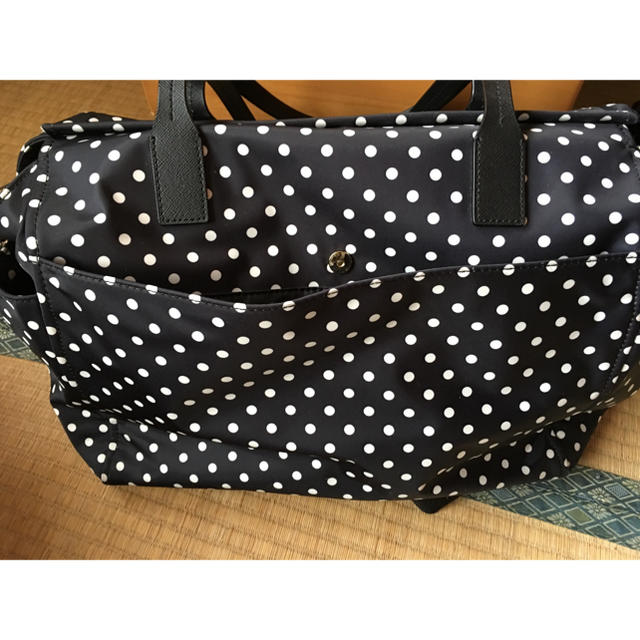 kate spade new york(ケイトスペードニューヨーク)のケイトスペード マザーズバッグ ママ ベビー ゴールド ドット 水玉 モノトーン キッズ/ベビー/マタニティのマタニティ(マザーズバッグ)の商品写真