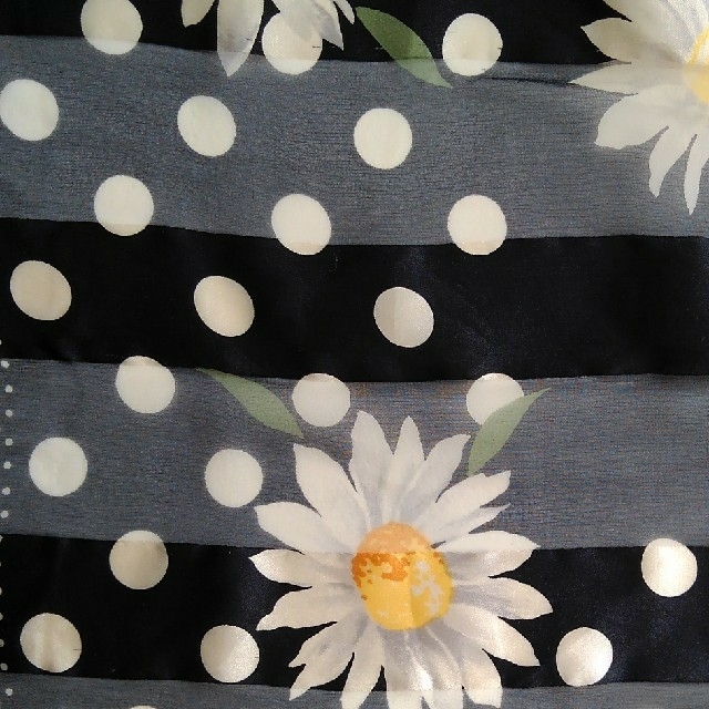 ELLE(エル)のmiwa様専用　花柄スカーフ レディースのファッション小物(バンダナ/スカーフ)の商品写真