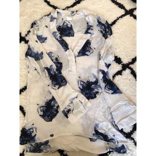 エイチアンドエム(H&M)の美品花柄ブラウス💕(シャツ/ブラウス(長袖/七分))