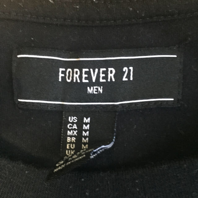 FOREVER 21(フォーエバートゥエンティーワン)のFOREVER21  ブラックTシャツ  M メンズのトップス(Tシャツ/カットソー(半袖/袖なし))の商品写真