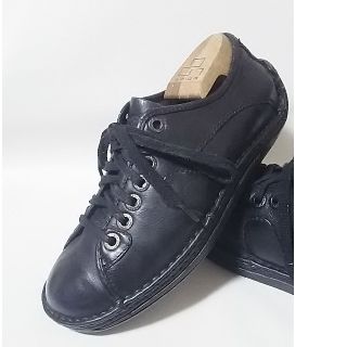 ドクターマーチン(Dr.Martens)の
希少デザイン!ドクターマーチン高級牛革レザースニーカー人気の黒！


(スニーカー)