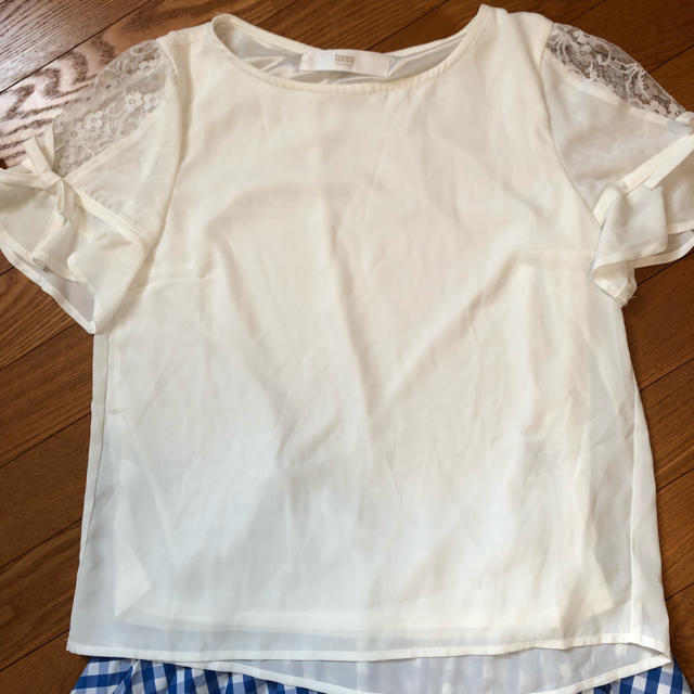 tocco(トッコ)のトッコクローゼット 袖レースホワイトブラウス レディースのトップス(シャツ/ブラウス(半袖/袖なし))の商品写真
