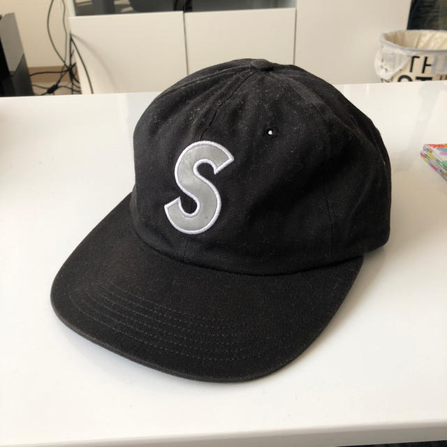 Supreme(シュプリーム)のsupreme s logo cap  メンズの帽子(キャップ)の商品写真