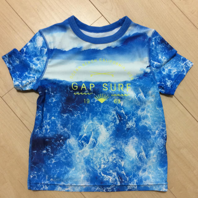 GAP(ギャップ)のGAP 半袖ラッシュガード100 キッズ/ベビー/マタニティのキッズ服男の子用(90cm~)(水着)の商品写真