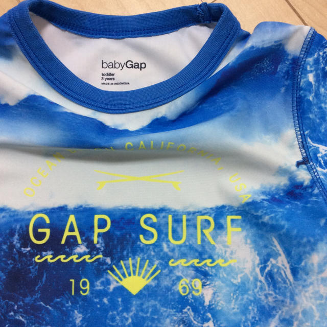 GAP(ギャップ)のGAP 半袖ラッシュガード100 キッズ/ベビー/マタニティのキッズ服男の子用(90cm~)(水着)の商品写真