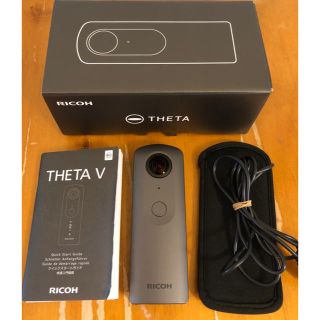 リコー(RICOH)の【美品】RICOH THETA V 360度カメラ 全天球＜おまけ三脚付き＞(コンパクトデジタルカメラ)