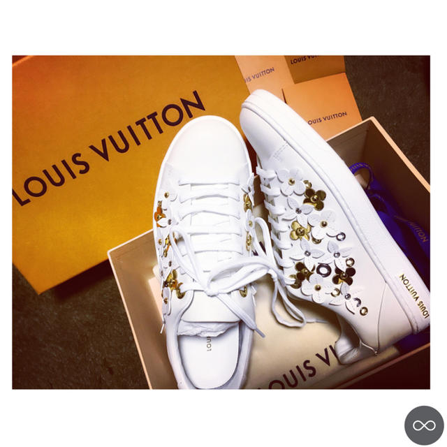 LOUIS VUITTON - LOUIS VUITTONスニーカーの通販 by 引っ越し中なので ...