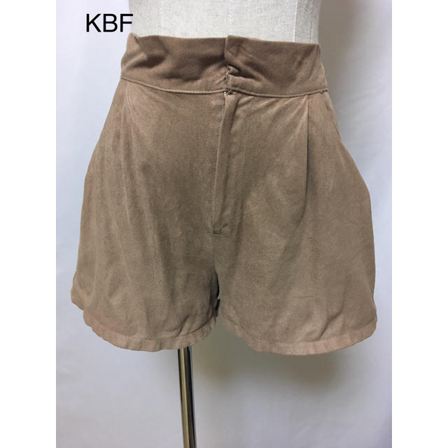 KBF(ケービーエフ)のKBF  ショートパンツ  C-30 レディースのパンツ(ショートパンツ)の商品写真