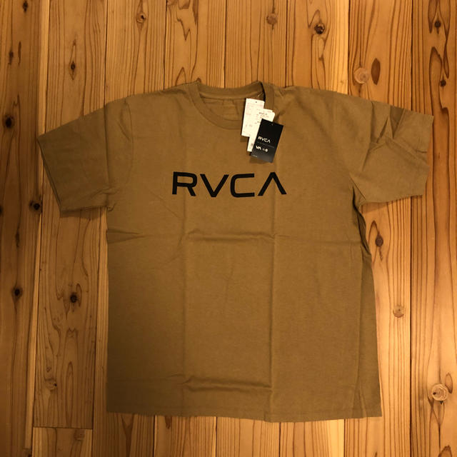 RVCA(ルーカ)のRVCA  BIG RVCA SS ベージュ S サイズ メンズのトップス(Tシャツ/カットソー(半袖/袖なし))の商品写真