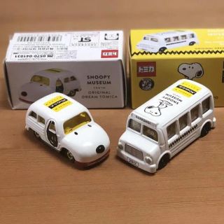 ピーナッツ(PEANUTS)の【大阪限定】 スヌーピーミュージアム トミカ 2点セット(キャラクターグッズ)