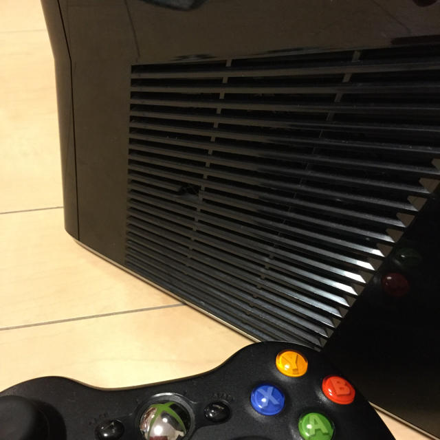 Xbox360(エックスボックス360)のXBOX360 slim 250gb セット 動作良好 エンタメ/ホビーのゲームソフト/ゲーム機本体(家庭用ゲーム機本体)の商品写真