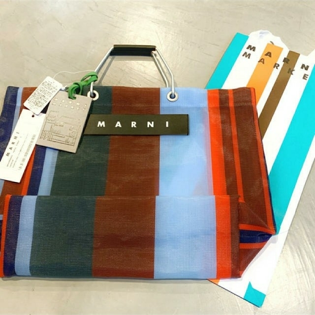 Marni(マルニ)の新品☆未使用 MARNI マルニマーケット ストライプバッグ ラッカーレッド レディースのバッグ(かごバッグ/ストローバッグ)の商品写真