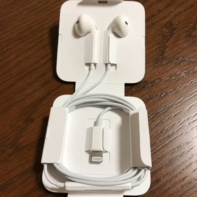 Apple(アップル)の★しふぉん様専用★apple earpods iphone7付属品 スマホ/家電/カメラのオーディオ機器(ヘッドフォン/イヤフォン)の商品写真