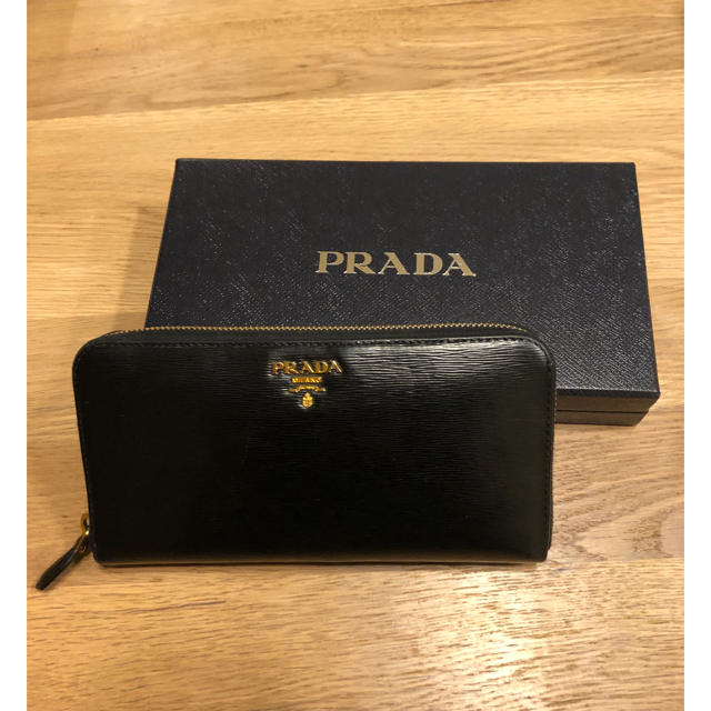 PRADA 長財布