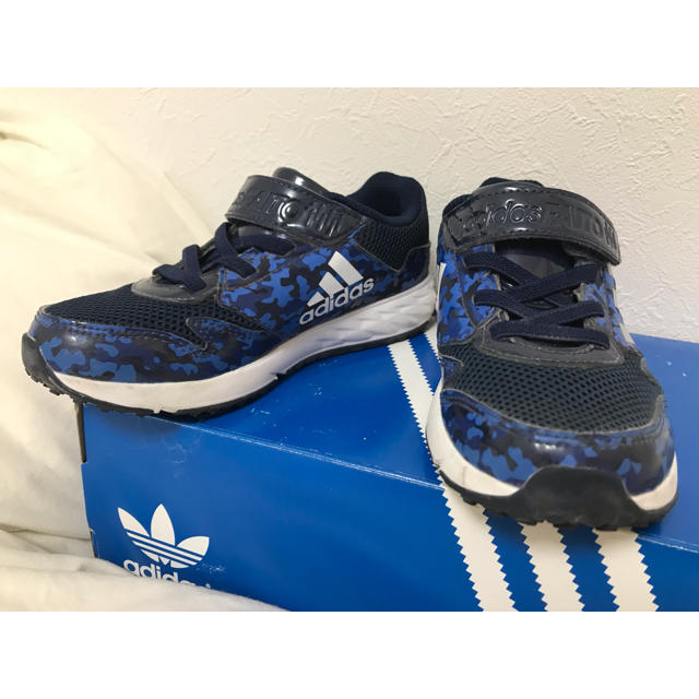 adidas(アディダス)のadidas キッズシューズ 17.5cm キッズ/ベビー/マタニティのキッズ靴/シューズ(15cm~)(スニーカー)の商品写真