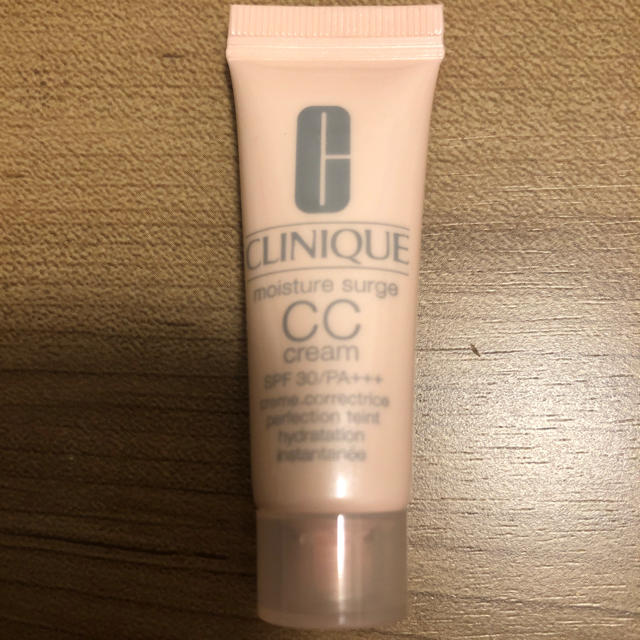 CLINIQUE(クリニーク)のクリニーク モイスチャーサージCCクリーム コスメ/美容のベースメイク/化粧品(化粧下地)の商品写真