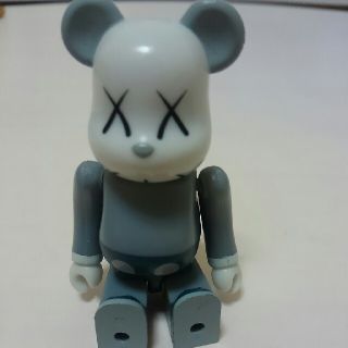  kaws ベアブリック　Original Fake 
(その他)