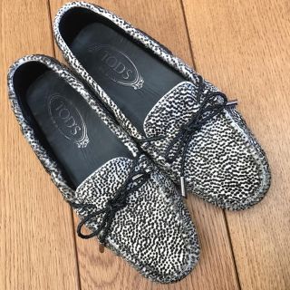 トッズ(TOD'S)のトッズ  ハラコ ドライビングシューズ(スリッポン/モカシン)