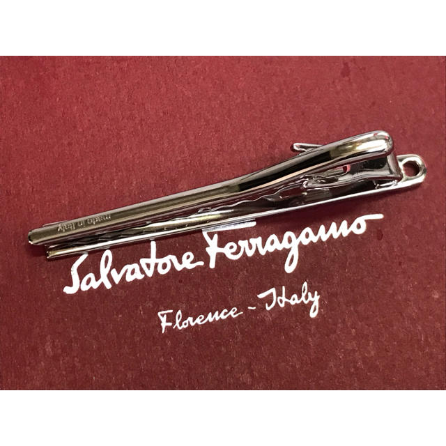 Salvatore Ferragamo(サルヴァトーレフェラガモ)の新品未使用 フェラガモ ネクタイピン タイピン タイバー メンズのファッション小物(ネクタイピン)の商品写真