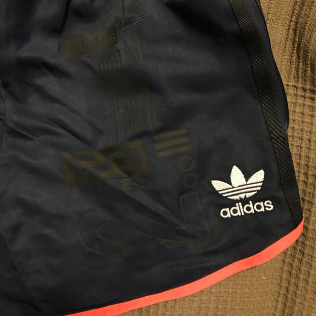 adidas(アディダス)のadidas トレーニングパンツ 新品 スポーツ/アウトドアのトレーニング/エクササイズ(トレーニング用品)の商品写真