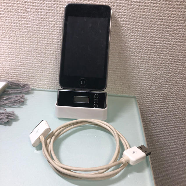 iPad(アイパッド)のiPod 64GB ➕充電スタンド スマホ/家電/カメラのオーディオ機器(ポータブルプレーヤー)の商品写真