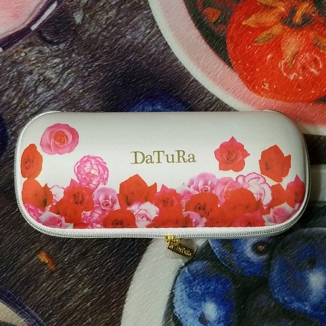 DaTuRa(ダチュラ)のDaTuRa ダチュラ メガネケース  レディースのファッション小物(サングラス/メガネ)の商品写真