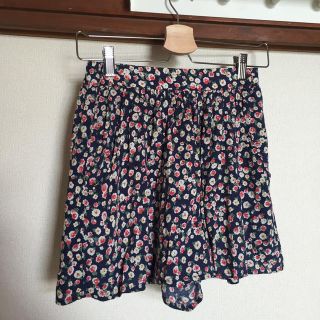 マジェスティックレゴン(MAJESTIC LEGON)のMAJESTIC LEGON 花柄パンツ(キュロット)