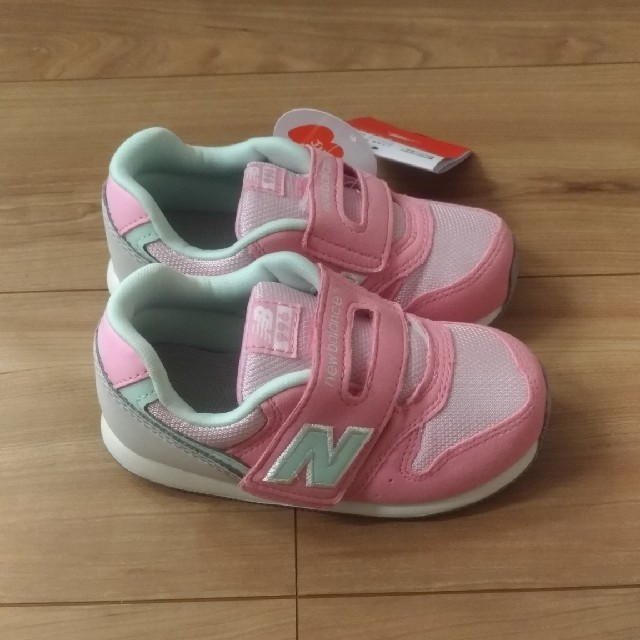 New Balance(ニューバランス)の箱なし　ニューバランス ベビー スニーカー
15.5cm ピンク/ミント
 キッズ/ベビー/マタニティのキッズ靴/シューズ(15cm~)(スニーカー)の商品写真