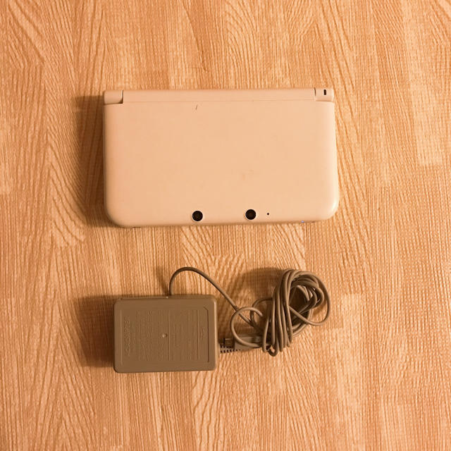 ニンテンドー3DS(ニンテンドー3DS)のニンテンドー 3DS LL ホワイト エンタメ/ホビーのゲームソフト/ゲーム機本体(携帯用ゲーム機本体)の商品写真