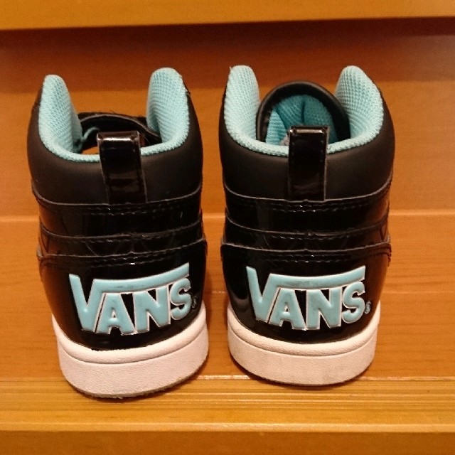 VANS(ヴァンズ)の2424316様専用 VANS19㎝ バンズスニーカー  キッズ/ベビー/マタニティのキッズ靴/シューズ(15cm~)(スニーカー)の商品写真