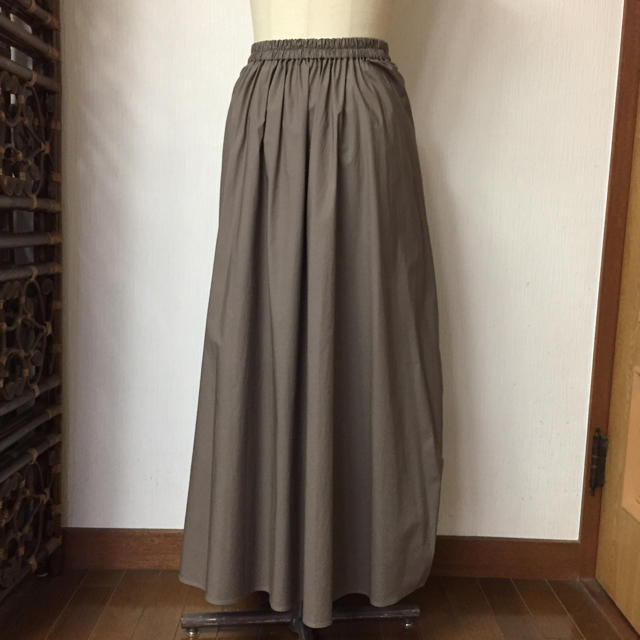 TOMORROWLAND(トゥモローランド)のKNOTT エプロンスカート レディースのスカート(ロングスカート)の商品写真