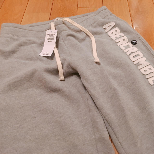 Abercrombie&Fitch(アバクロンビーアンドフィッチ)のアバクロ アバクロンビー&フィッチ グレー 起毛 スウェットパンツ 新品 レディースのトップス(トレーナー/スウェット)の商品写真