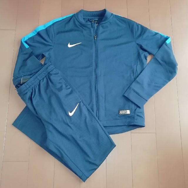 NIKE(ナイキ)のナイキ ドライフィット ジャージ上下 キッズ140  キッズ/ベビー/マタニティのキッズ服女の子用(90cm~)(ジャケット/上着)の商品写真