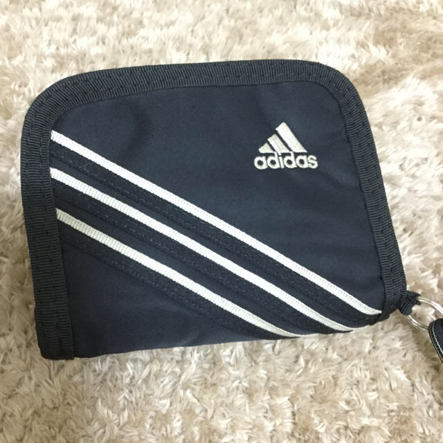 adidas(アディダス)のアディダス 財布 キッズ/ベビー/マタニティのこども用ファッション小物(財布)の商品写真