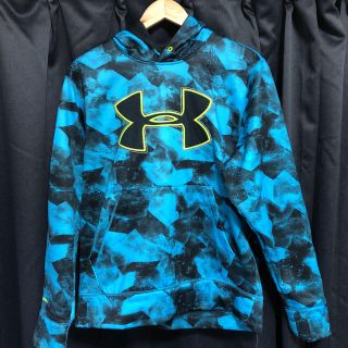 アンダーアーマー(UNDER ARMOUR)のUNDER ARMOUR プルオーバーパーカー(パーカー)