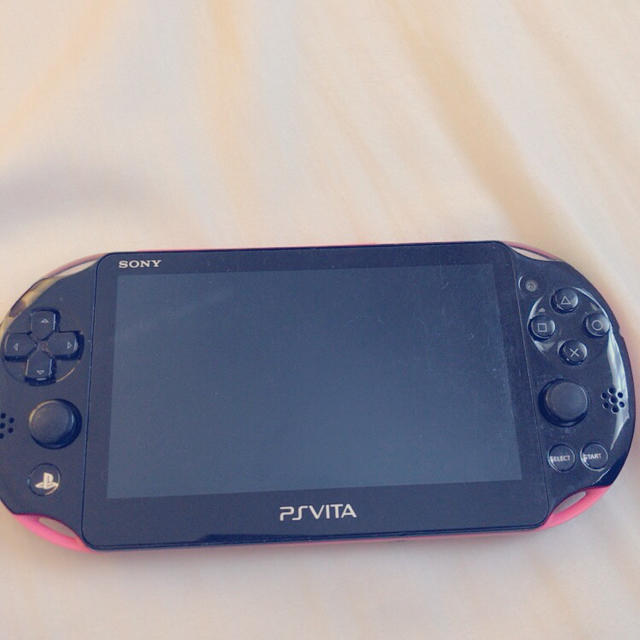 PlayStation Vita(プレイステーションヴィータ)のPSVita エンタメ/ホビーのゲームソフト/ゲーム機本体(家庭用ゲーム機本体)の商品写真