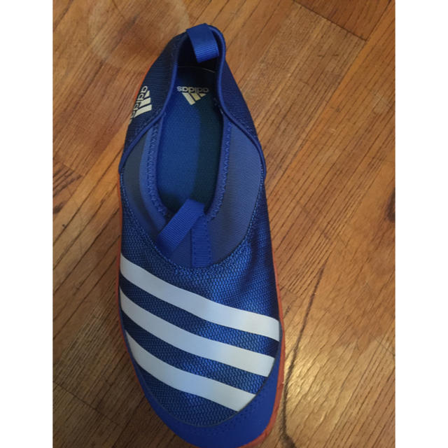 adidas(アディダス)のアディダス スニーカー 22cm 青 キッズ/ベビー/マタニティのキッズ靴/シューズ(15cm~)(スニーカー)の商品写真