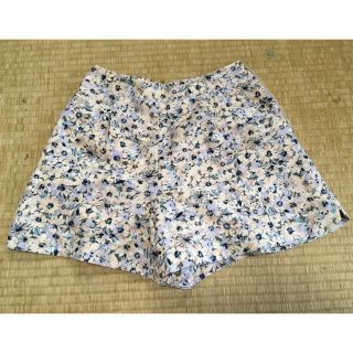 フェルゥ(Feroux)の花柄ショートパンツ キュロット(ショートパンツ)